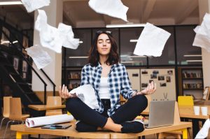 الدراسة والعمل في التشيك