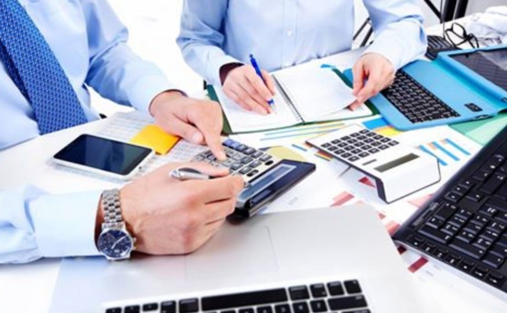 دراسة الأعمال والاقتصاد في بريطانيا